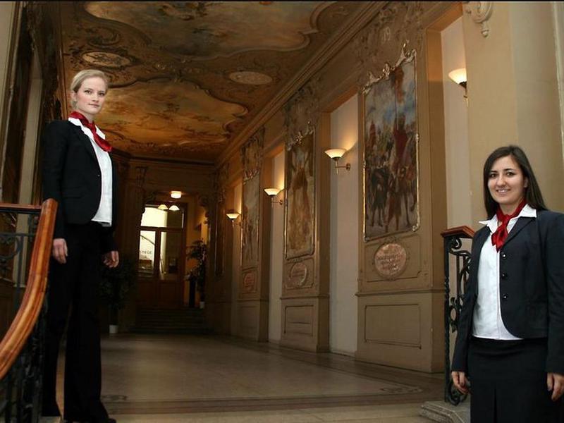 033223EFA3A07F5E8351ACC2A5200E86