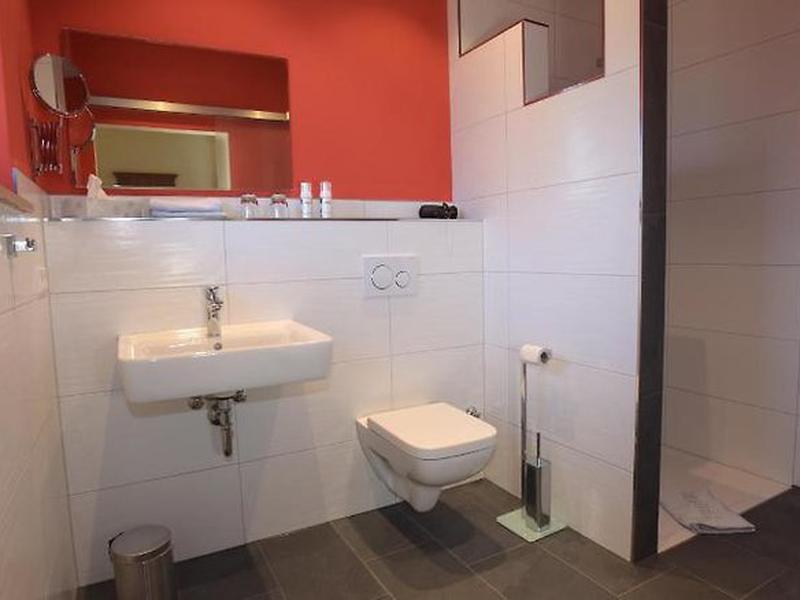 95B9B9D6100E5270EA37485D6D4C19FB