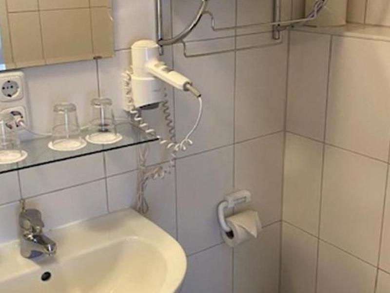 2E837ED44A08BD6DEC41587EEB587C4F