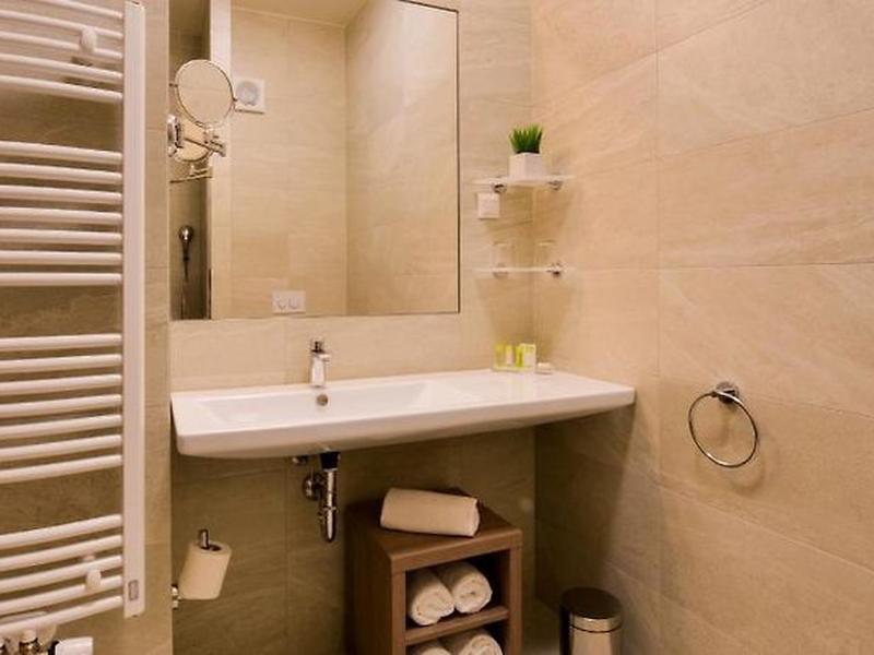 B3686AA198B562D3A7EF6B8F12FD17D4