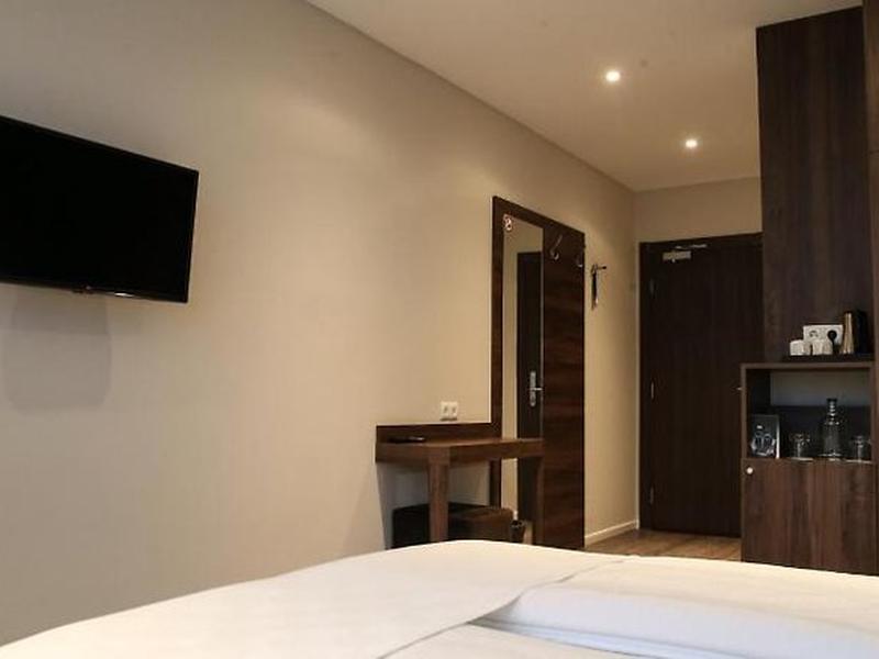 DC9072030A8B388C3624D715230FDA27