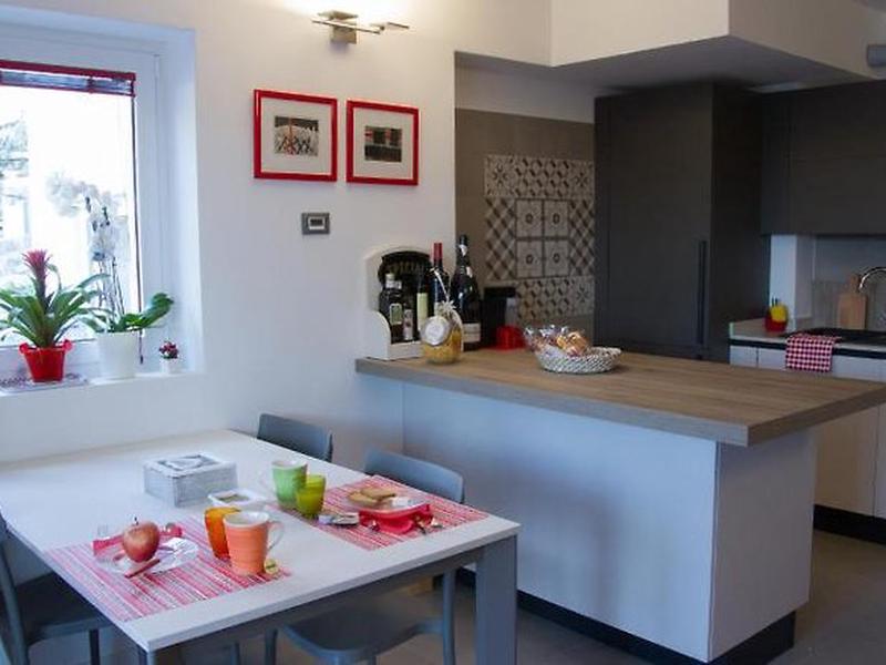 C8C6D5584F81FA979684FBF9885C5B7B