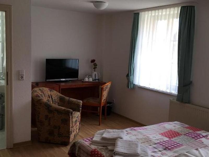 EF84CEE0241D5CEA8E330F1B9C884E13