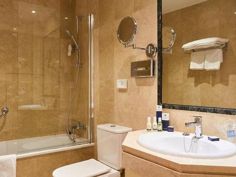 A7C4E3C9343C854007E8BEDB3CCECEEC