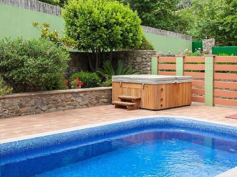 5F04E3AA556DF18BAF4041EE7ED12C86