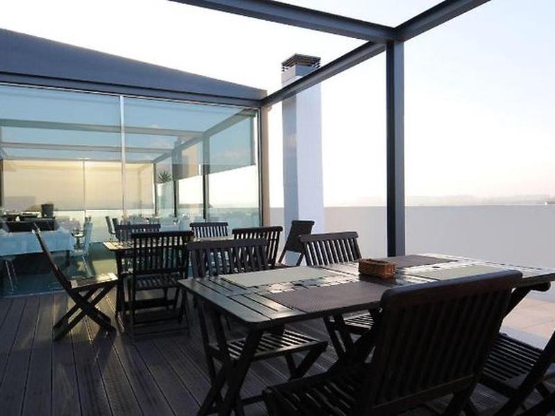 C235BEF095B8F6509A25E8701103CD03