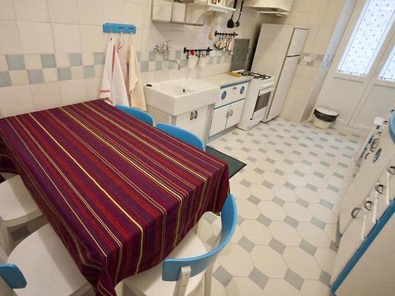 E3932A35BB8A319F37E447C57E99F1FA