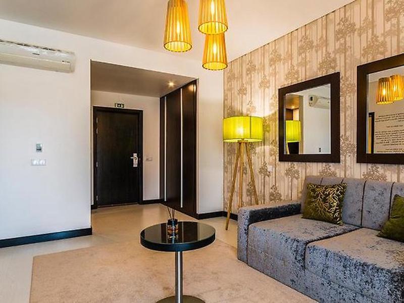 EAB7327658F9F74B328447A626071D2D