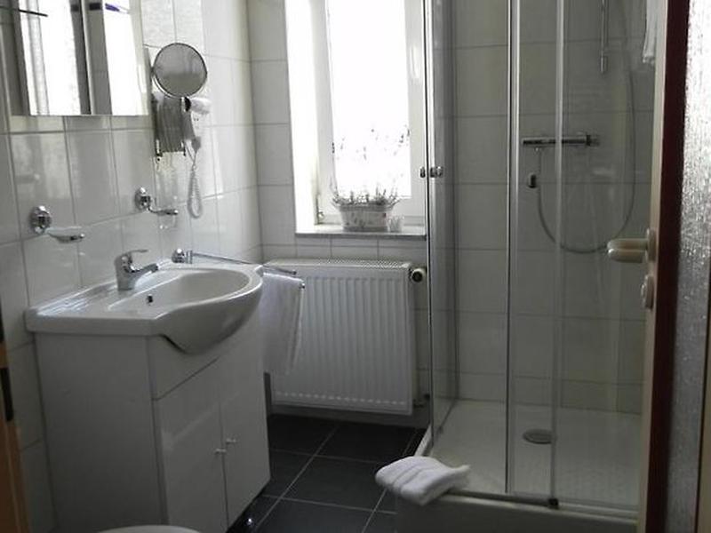 FEBF65243AC2F3BD51C9956ED0C4C0B1