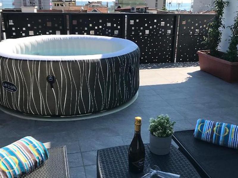 22E03DC8C892BDAB6D95367C4184EC33