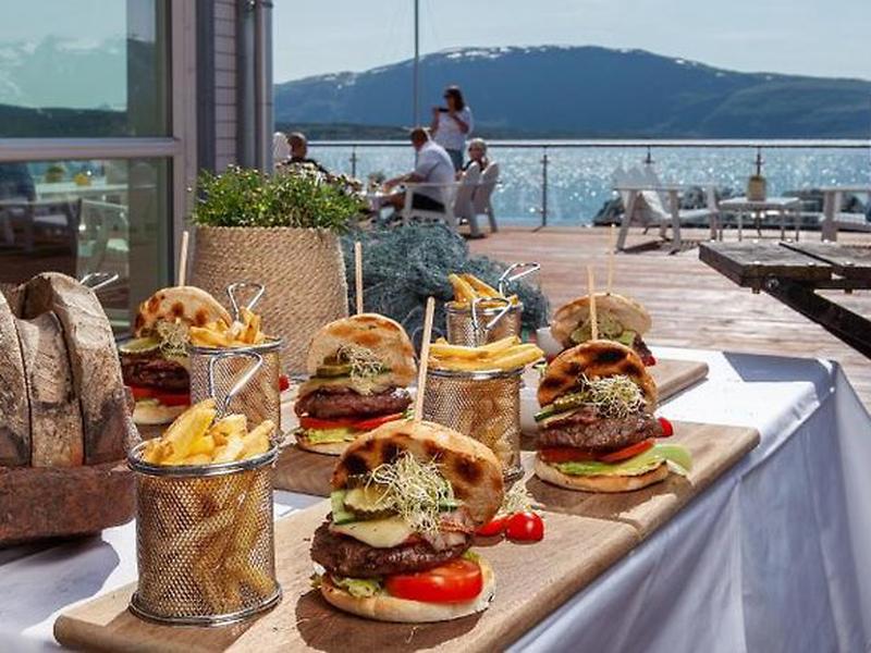 E98CCF72ED9517C096D3D892A10FCE22