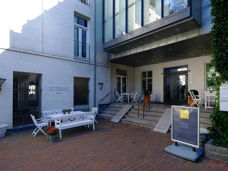 EFCBD5F4693E04B4BDE044823518C763