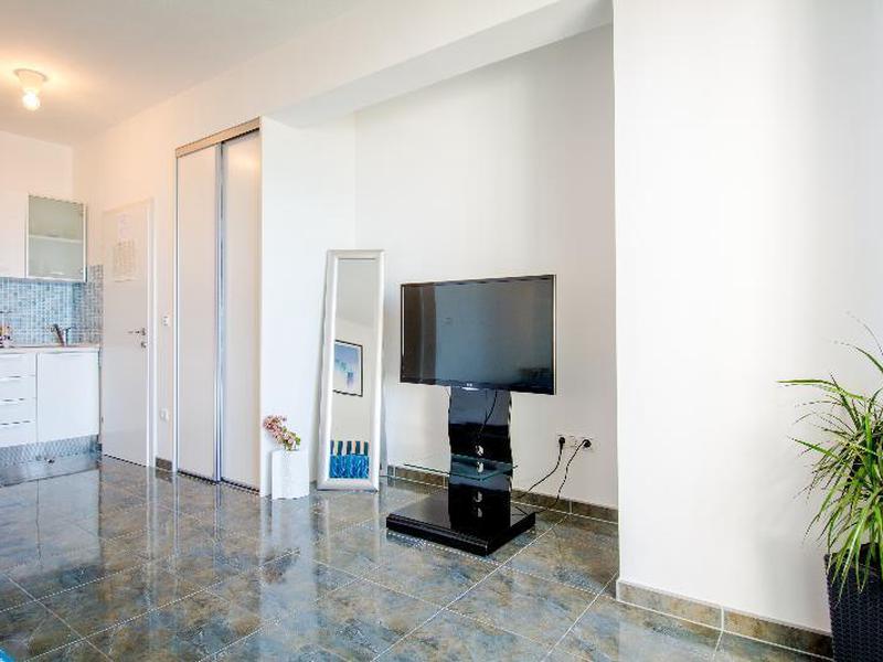 8AA1AA493E76F20F173CB1749C5D2DCC