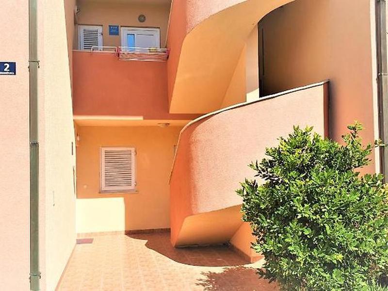 0F5A68BF3C9A008B20515BA88F5D41C1