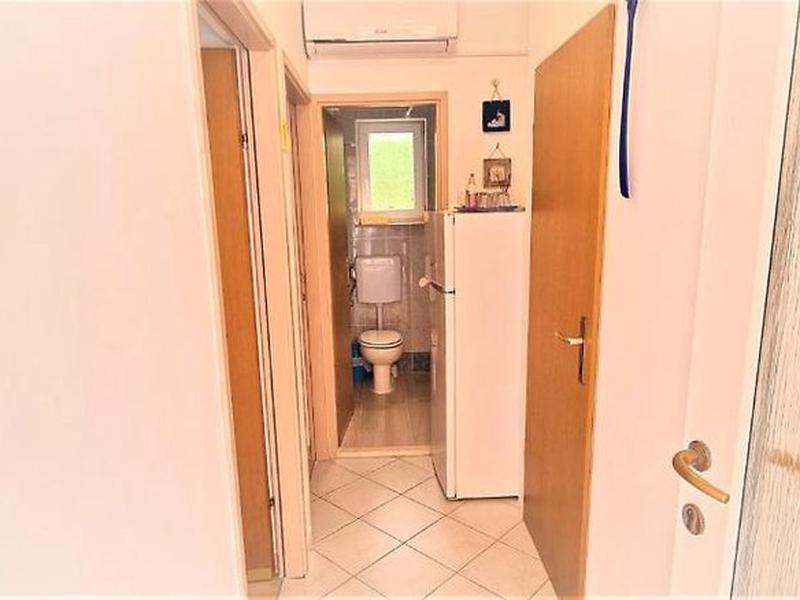 B8145FAC152E57BD13F13D5CC0E24DEE