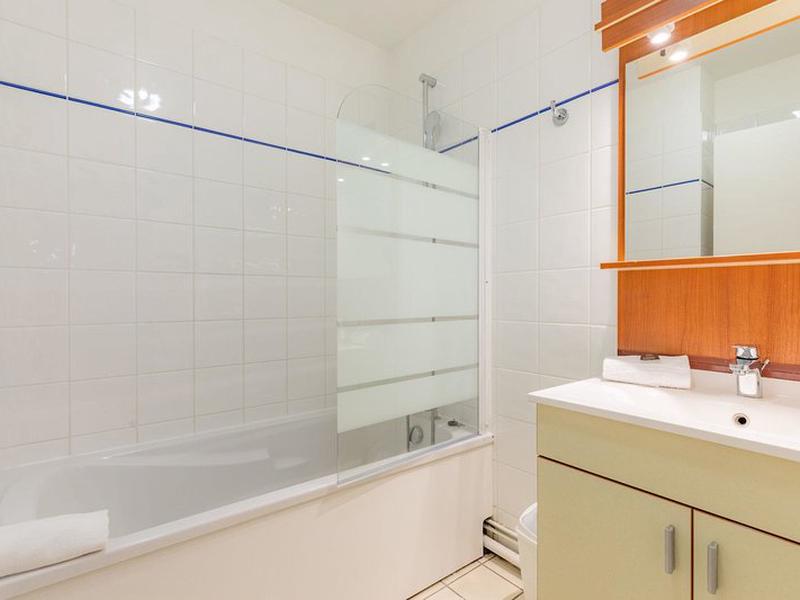 8B9D8499D8A114AEA52199B24582C3E2