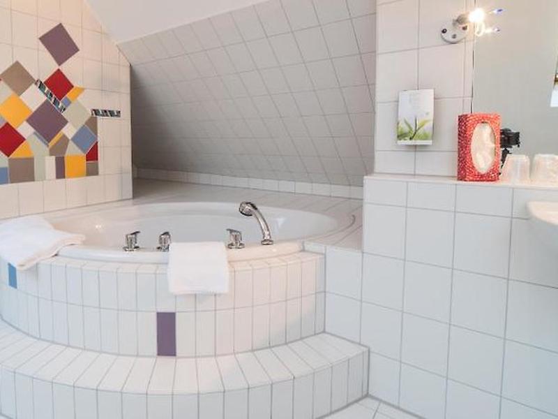 8190A2467F95D391C261BDB5658FAA9C