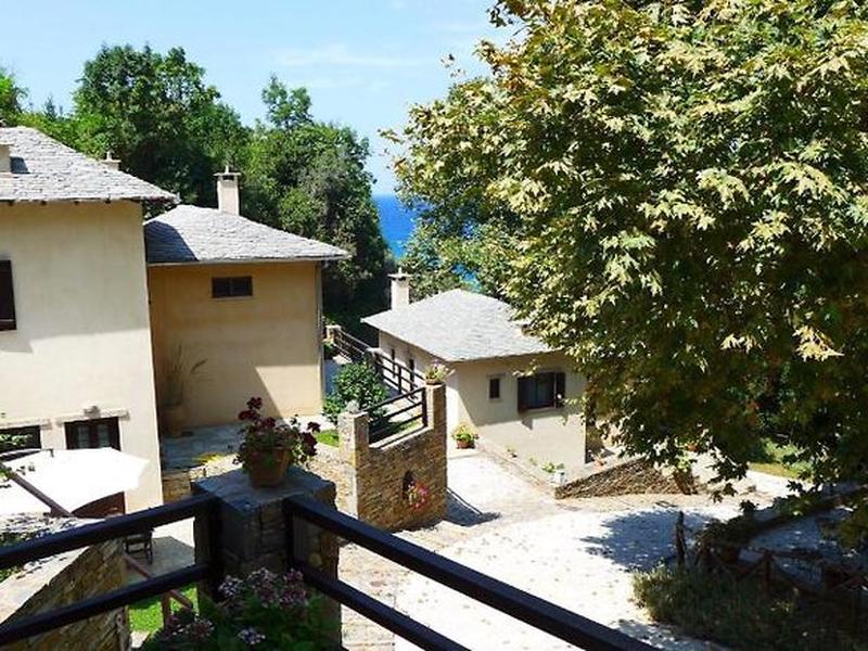 F1D85E6AB0E29192AC3B6448C7399BF4