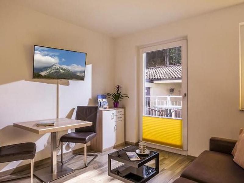 A8A918B538F93238E894B401BA7FA76E