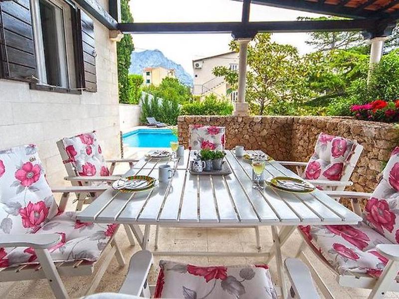 FFD5AA9C5848A7C40C21C17B31BFEBCD