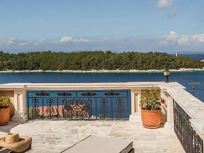 F5BD70ACBBA6228E9A3D07210BD61B06