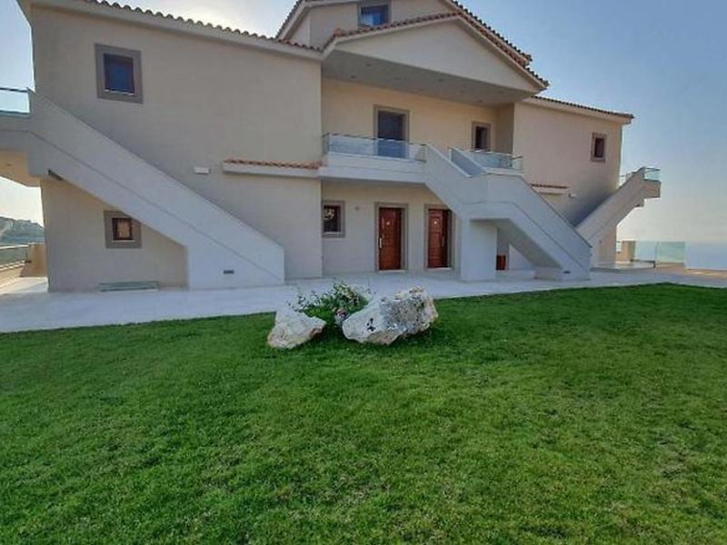 A8E5A42052C4C30DAEA8D958357C5579