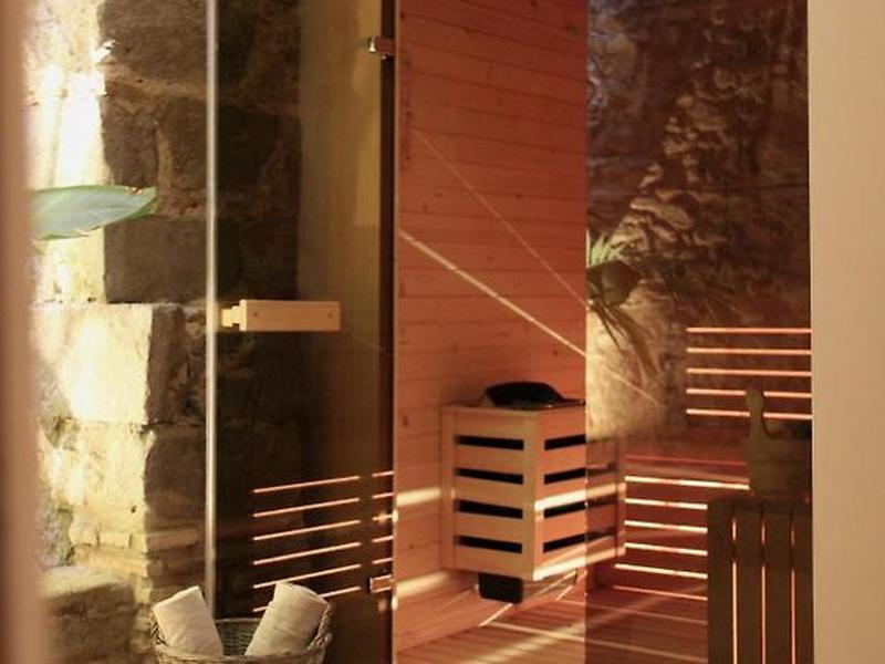 FEF6335688DA717DBFD9E7A82B2CF035