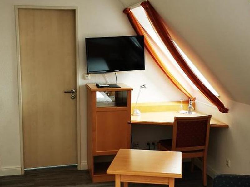 BFED597DDD0DA761352C1DB8A1900578