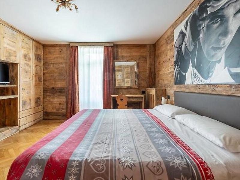 7FBA0FD4AAA968A7E758701565434338