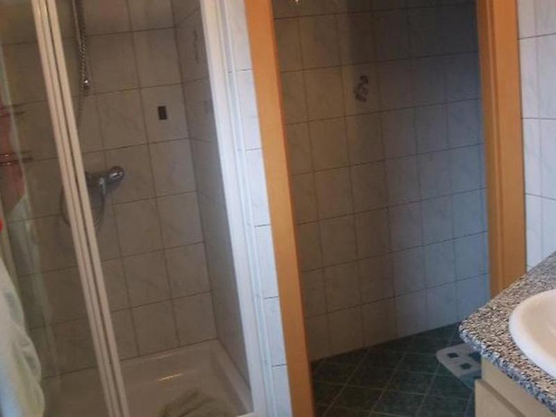 430D8E260D6BE09E89AD02567730CE5E