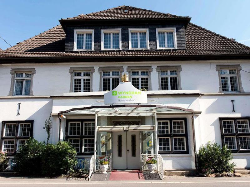 1215266F2C2B835B99F58133E12CDEA3