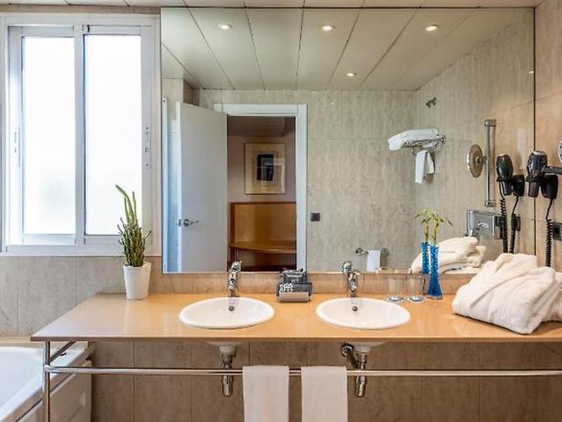 C340A7BC795AA5AFC55962D2F1615872