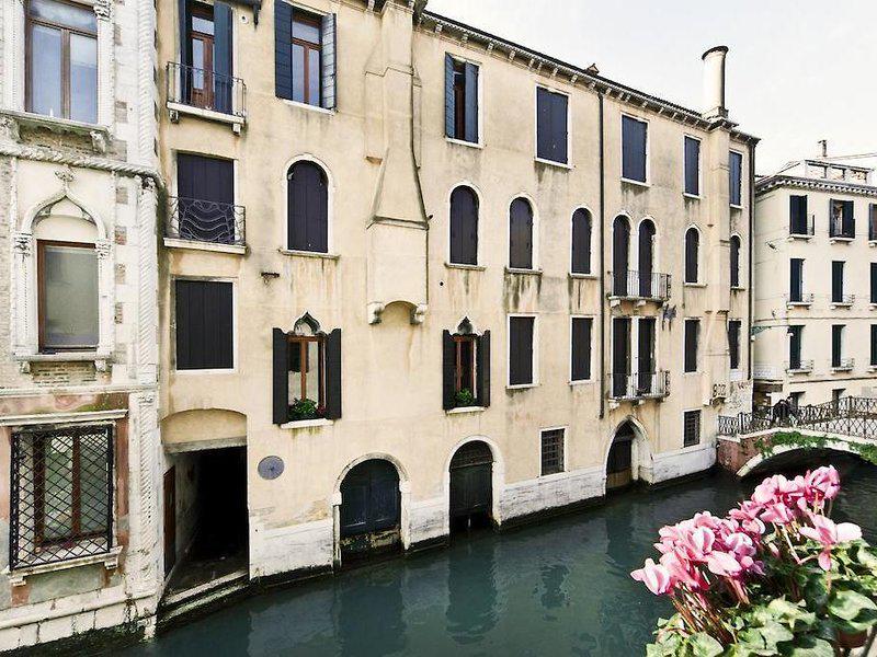 3CCF3E7B4BF486E1AA52E44FD4491C60