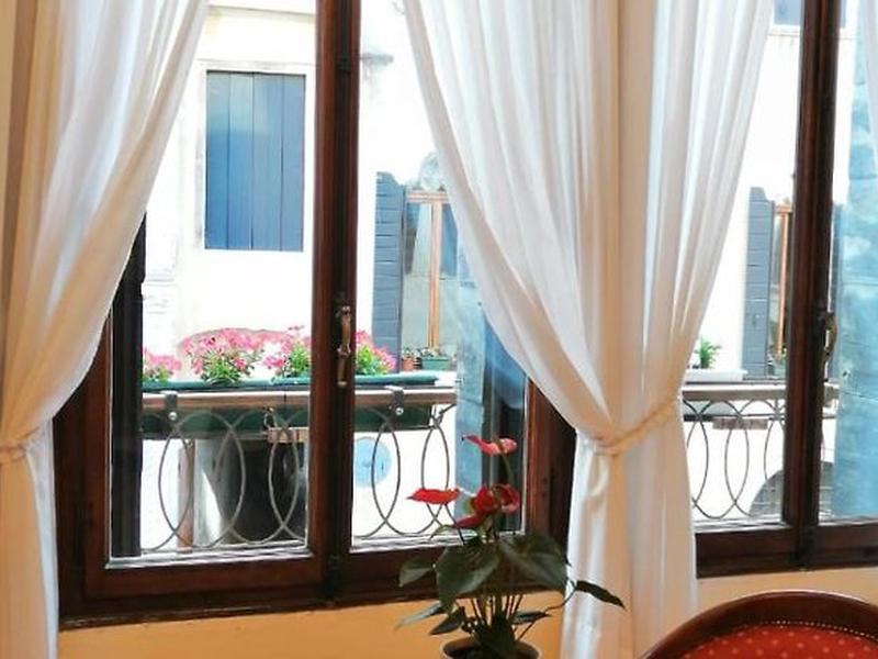 E2A54A22F2BE7B8F0D3831C12963742C