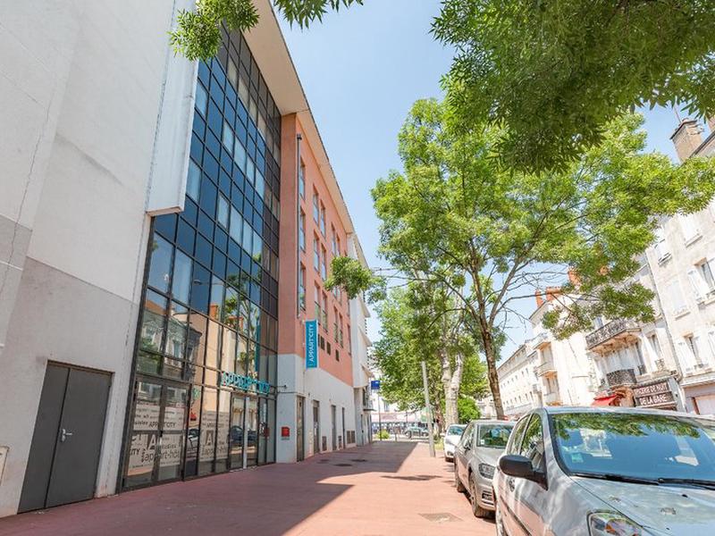 9C08B880E385CBBA69743C7646108426