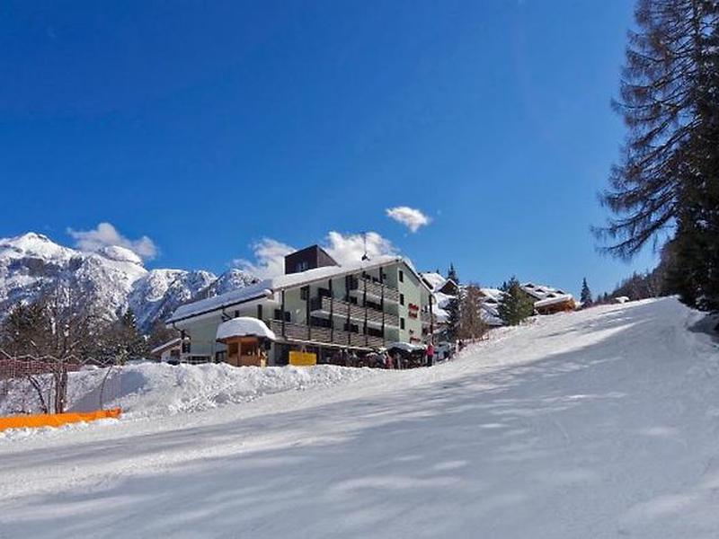 21424AECF0526CD4A9DE3A8473D3B6CD