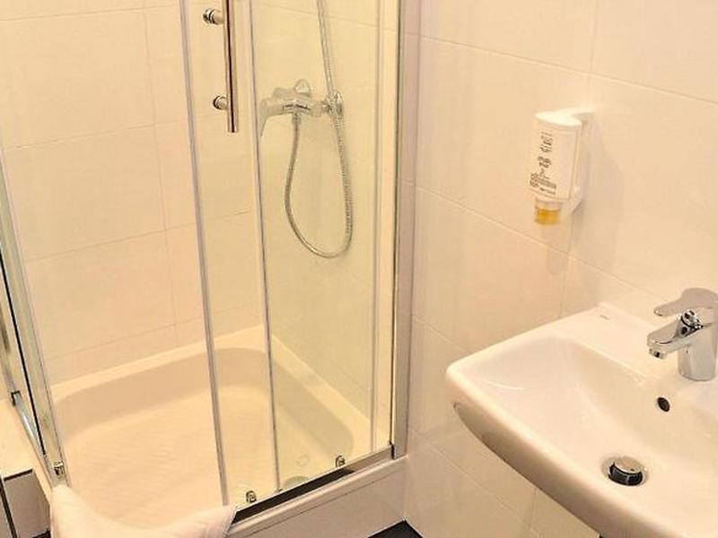 21AD834B9A217AC104A7311FA12A3A7B