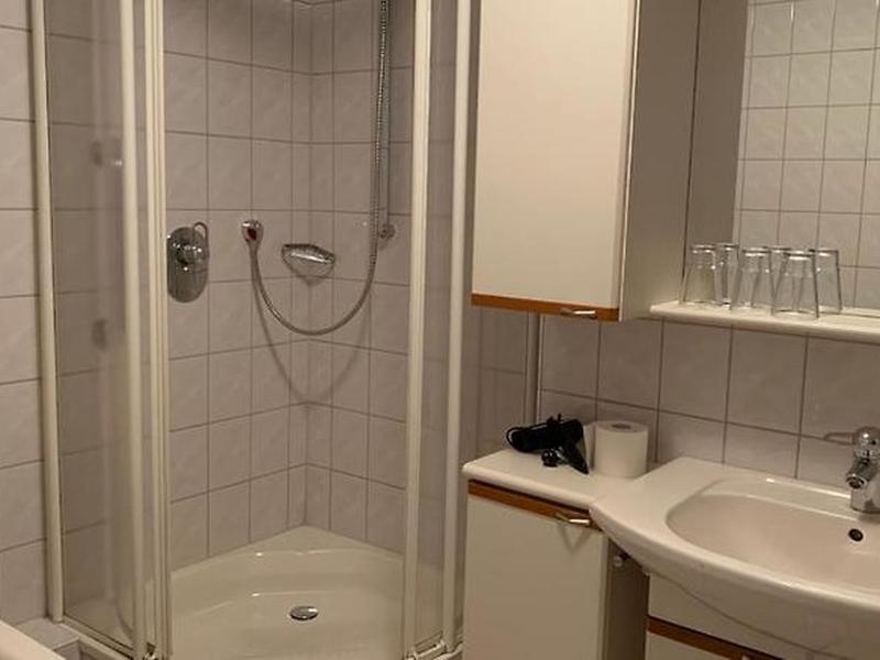 77D83DAE831610B5C10901A676B4E1ED