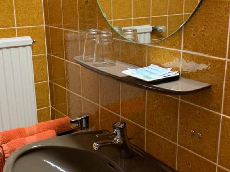 608E428EE55851EDC4CAAA93C7ED744E