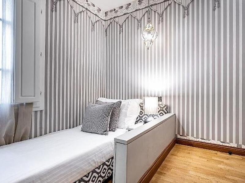 A6BB6BE917268631E9F26C506D9F68F4