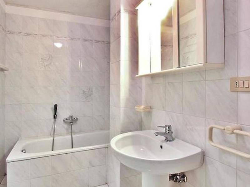 13FDC3F0682AE75FD37FD2D82FF33F52