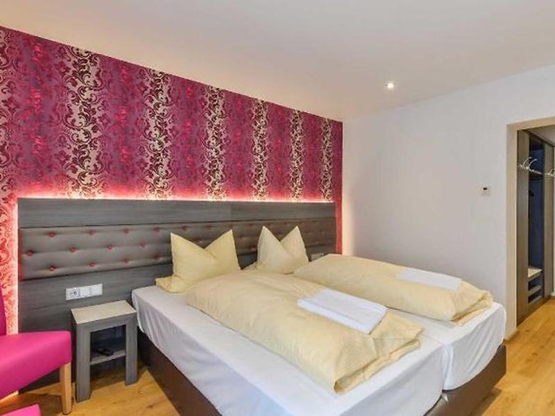 EFFF979C3F472F5D6A1C6FFC046C51C4