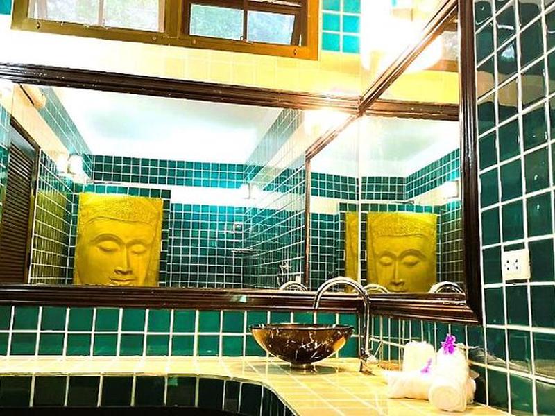 E3819C93795D4D918384D75C395C5C49