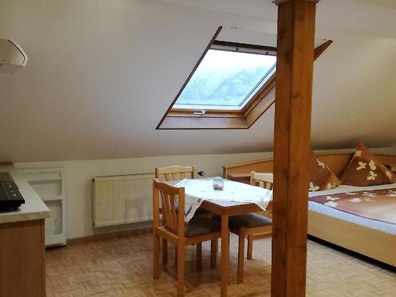 A8C7E45C2D157677E773A65E93A4E8FD