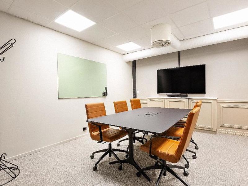 993F534516E53A3F883A2DFADEB96584