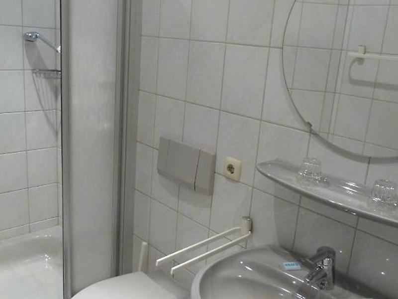 12865B148C06C579B5FB4A5E4B3A981D