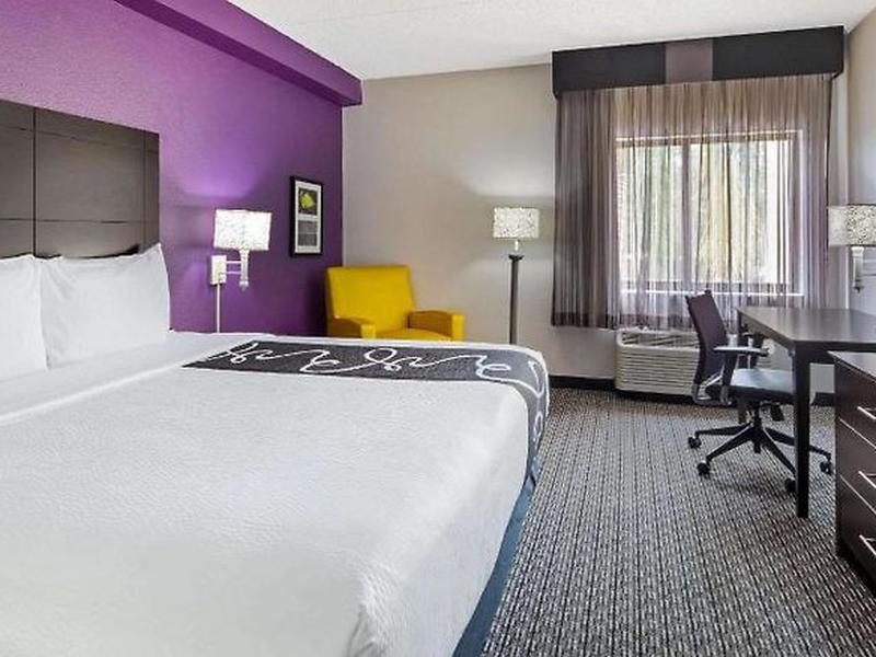 083542E4F022719C0C453F4F25534F3F