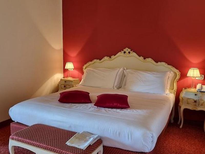 7B121A8CEDEDBBCE7118ECA8CD2B879C