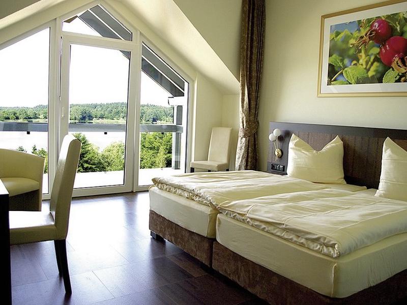 E8337B896F02A0EDC87730F6ECF77D8B