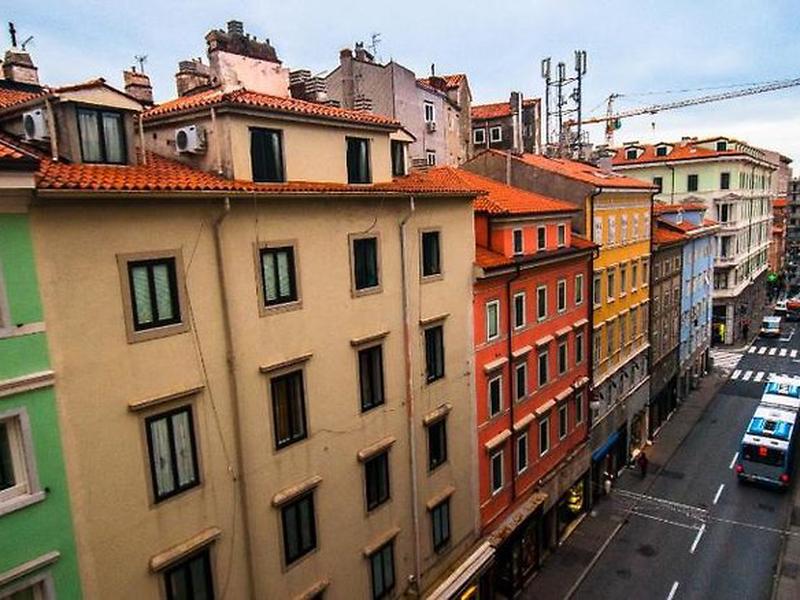 91228A657EA719549CC6F10960E8F05D